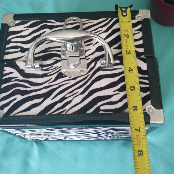 !SOLD!Chic multi-purpose travel/organization cuddy - Picture 5 of 5